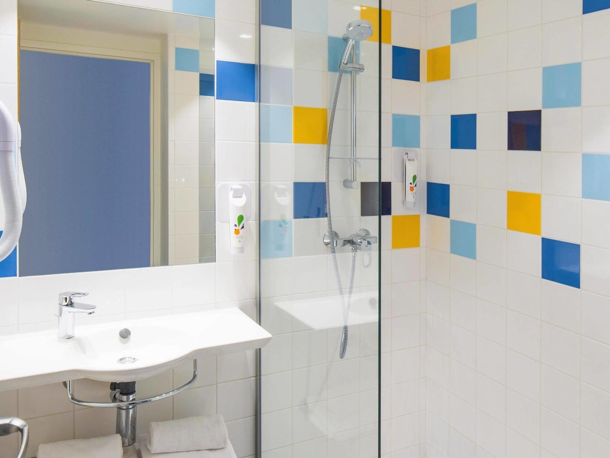 Ibis Styles Collioure Port Vendres Hotel Exterior photo